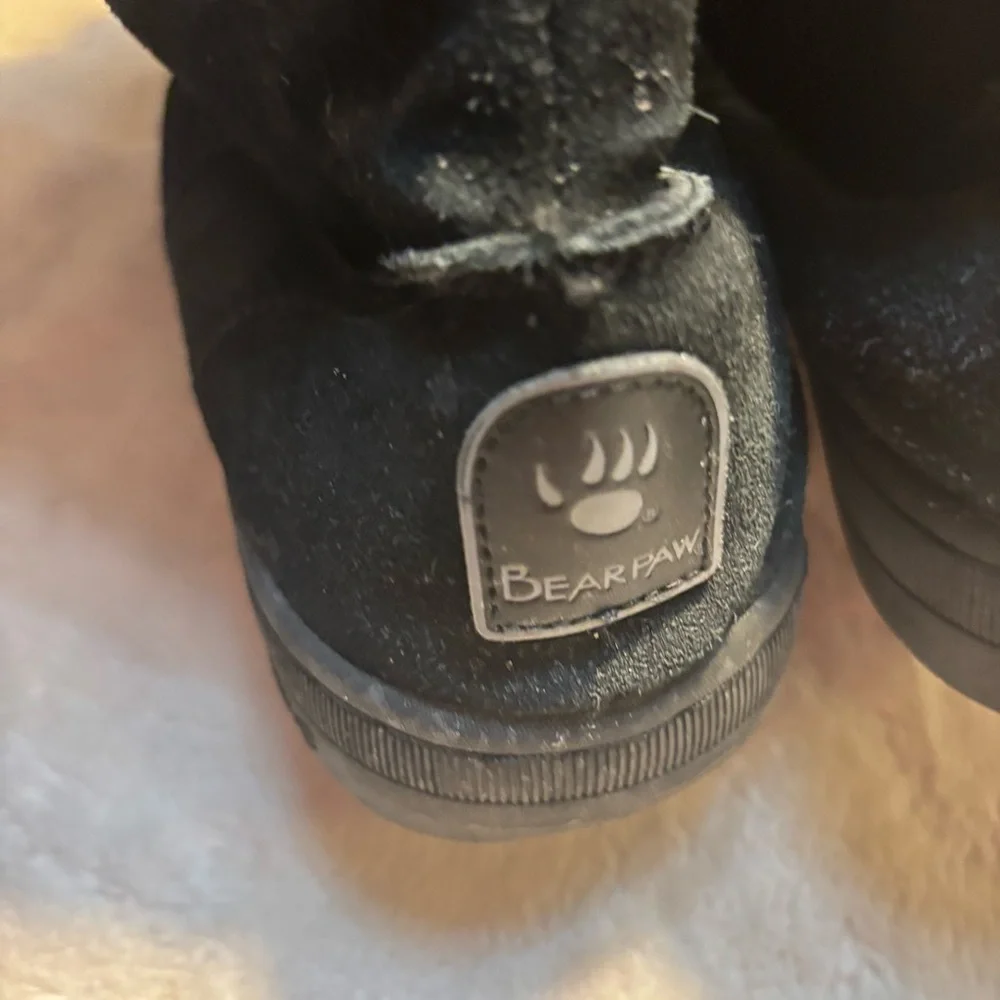 BearPaw Boots Size 9 Black Suede Leather Wool Lining Kirkwood Lace-Up Winter